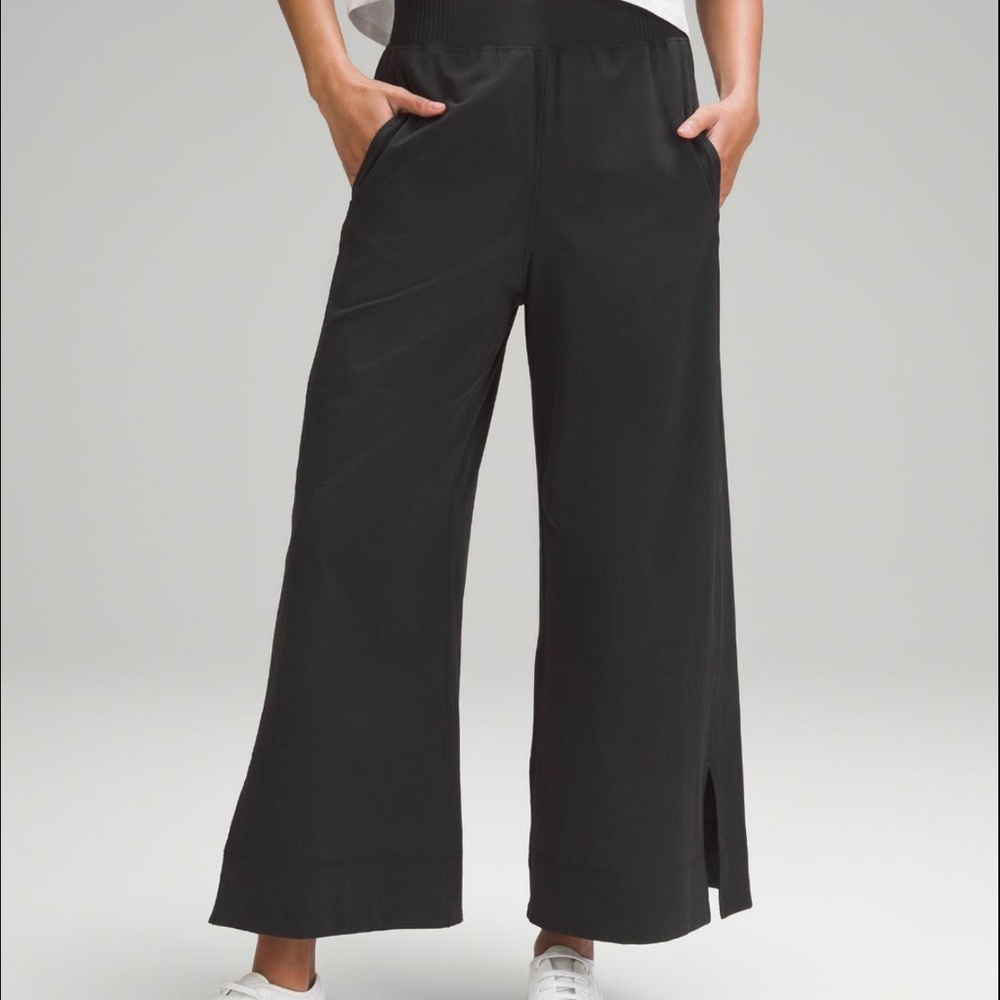 Lululemon Stretch woven wide leg high rise HR cropped pants